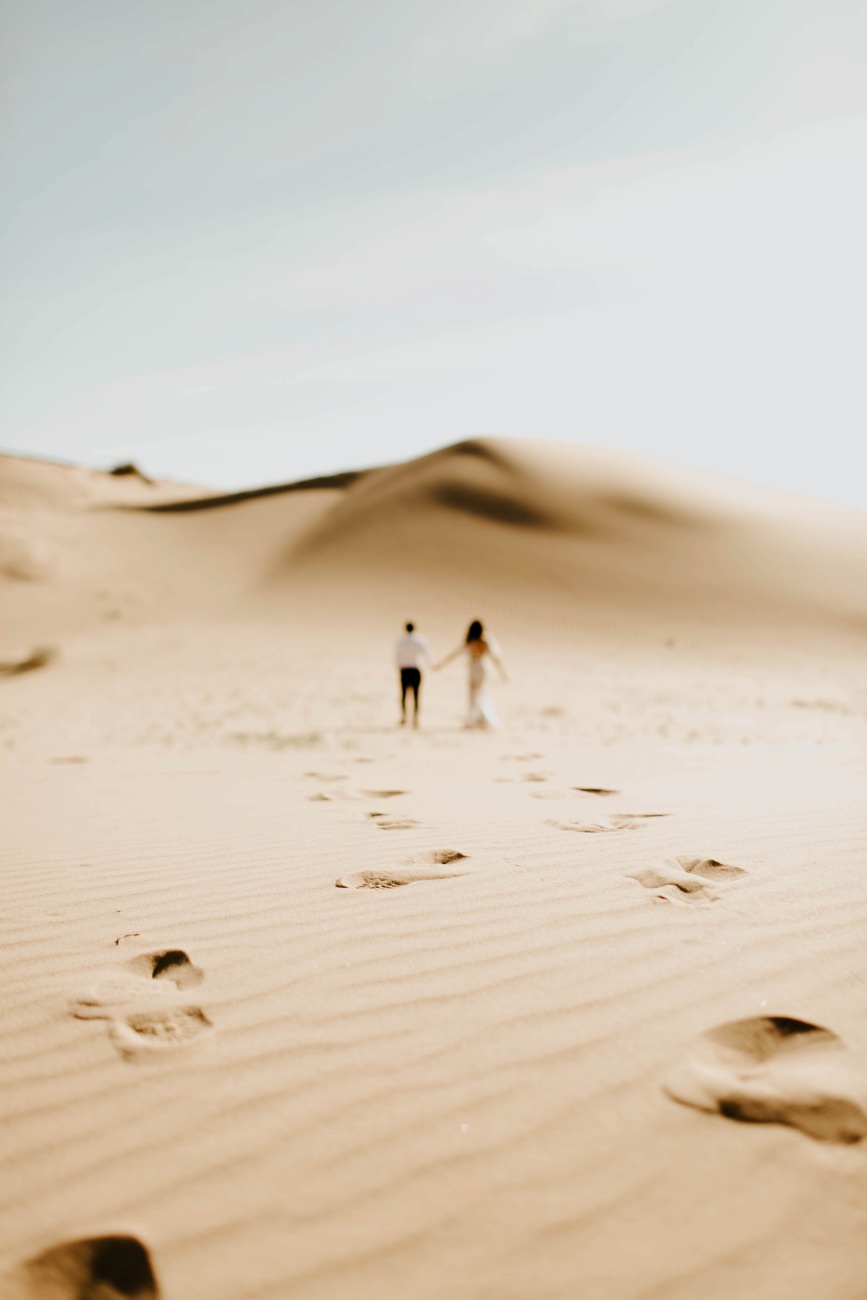 Imperial Sand Dunes Engagement Photographer | alexandriamonette.com