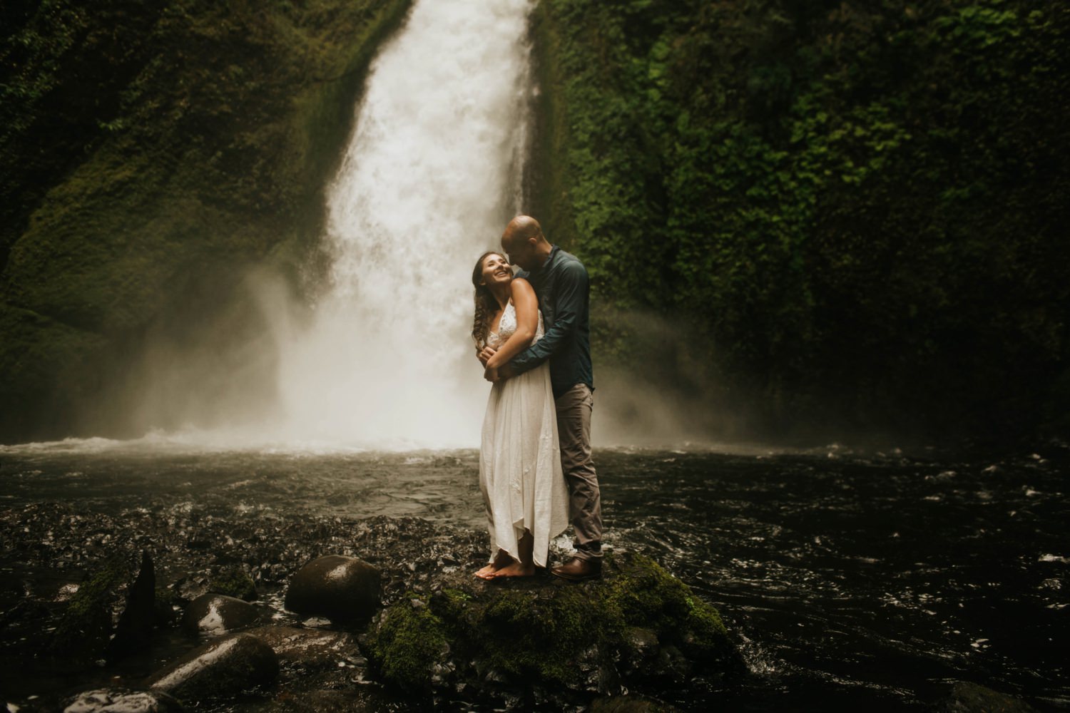 Oregon Wedding Photographer | https://alexandriamonette.com
